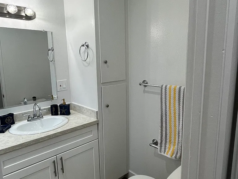 5548 Yarmouth Ave #8 — Photo 9