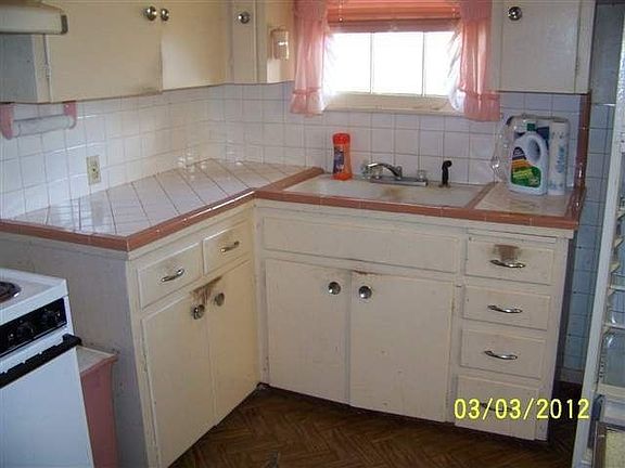 3rd image of 2514 Powell Dr