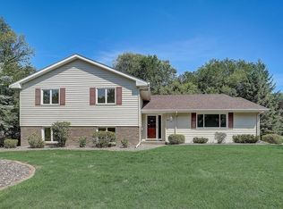 947 Tanglewood Dr, Shoreview, MN 55126