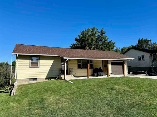 225 N Campbell St, North English, IA 52316
