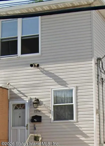 1294 Forest Ave — Photo 4
