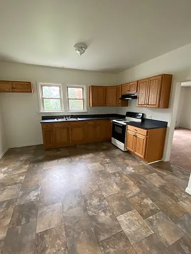1304 King St Photo 1