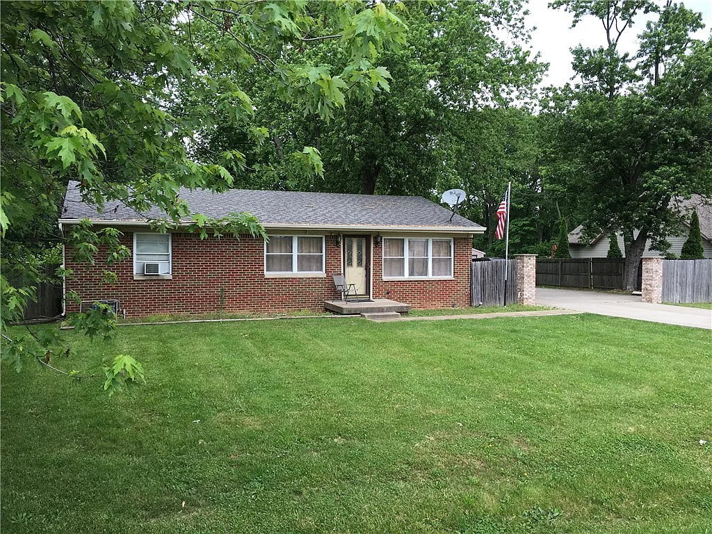 214 E Thompson Rd photo 1