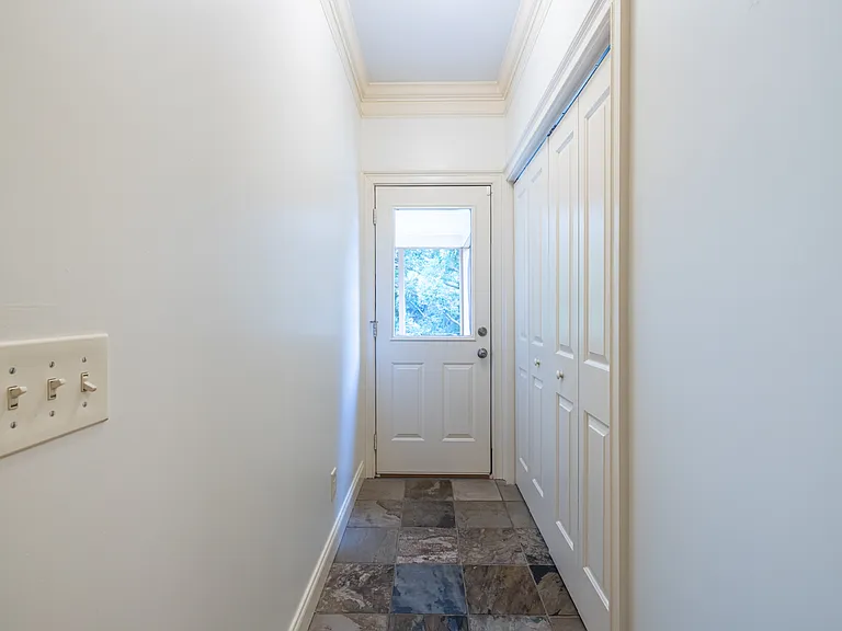 1040 Boulevard Dr NE — Photo 36