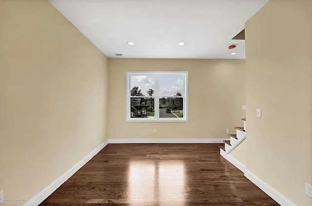 805 Saint Johns Ave — Photo 9