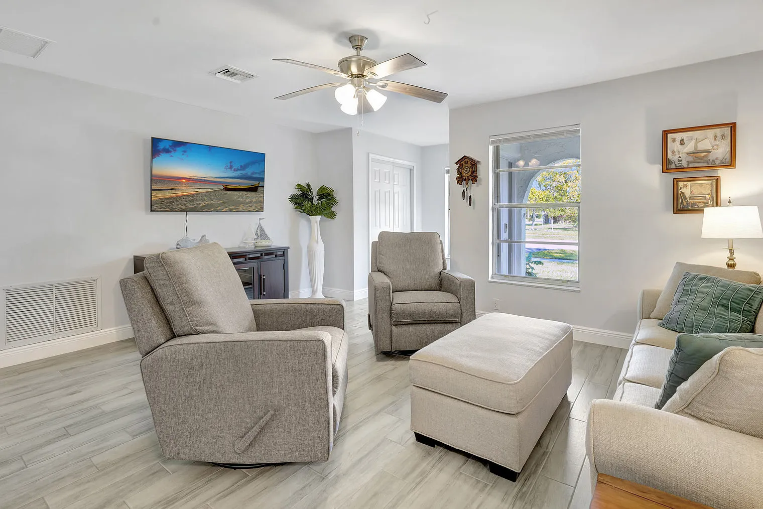 3 bed, 2.0 bath, 1539 sqft, $3,620 — Photo 3
