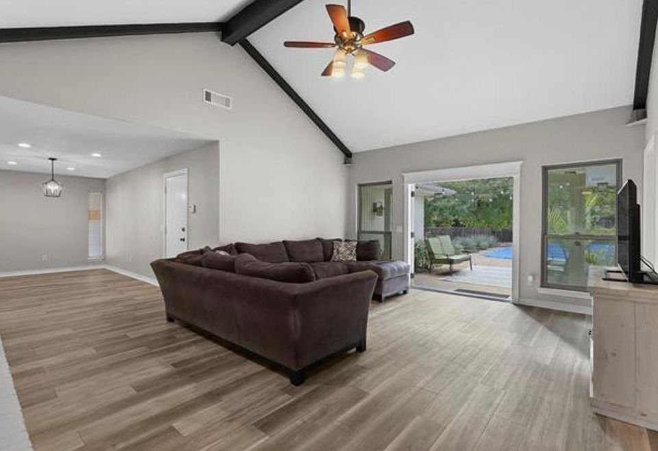 2nd image of 32215 Bandolino Ln