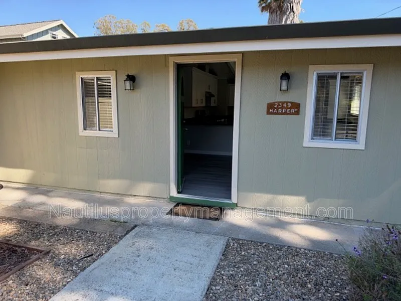 2 bed, 1.0 bath, 876 sqft, $4,000 — Photo 2