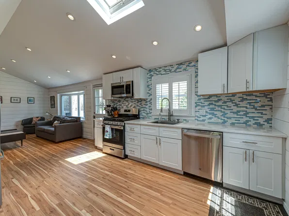 6 Longview Dr, East Quogue, NY 11942