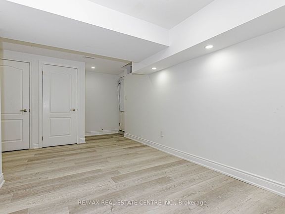 5th image of 17 Scotia Dr #2
