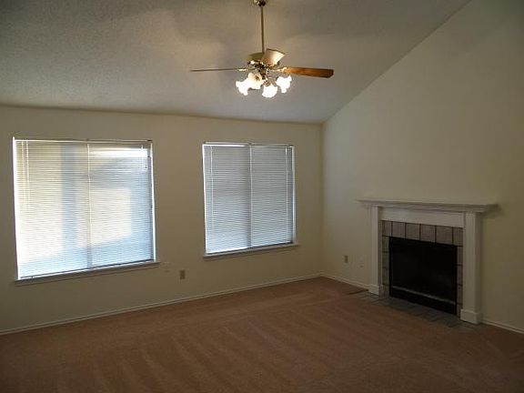 3rd image of 914 Gaynor Ave
