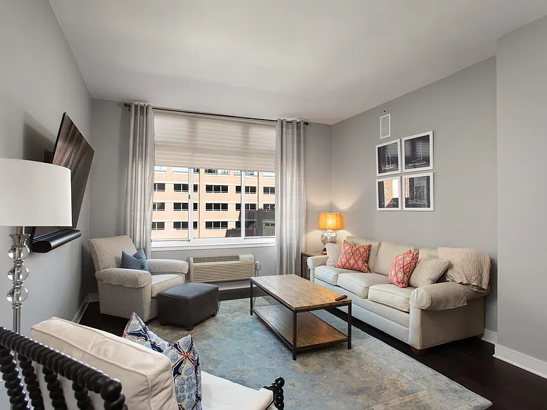 1450 Washington St #620 — Photo 6