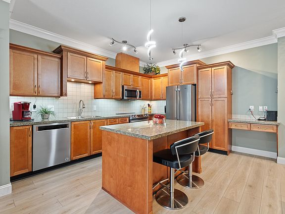 3rd image of 22150 Dewdney Trunk Rd #409