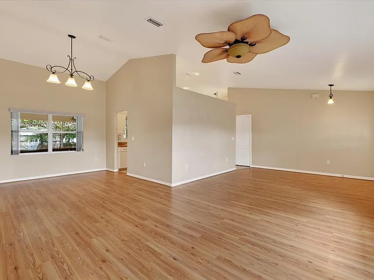 28 Princeton Ln — Photo 22