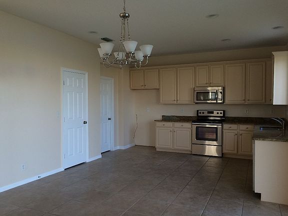 4th image of 690 Carriage Lake Way