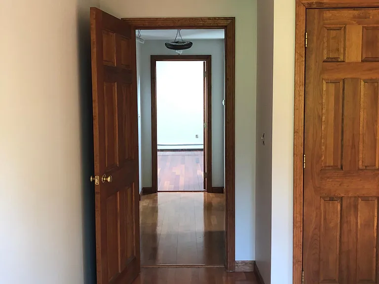 985 Glebe St — Photo 33