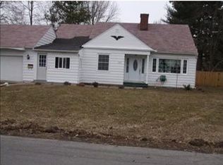 4 Holly Rd, North Syracuse, NY 13212