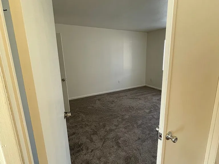 Mira Monte Apartments — Photo 9