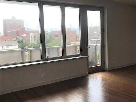 4th image of 908 N Ashland Ave APT 2