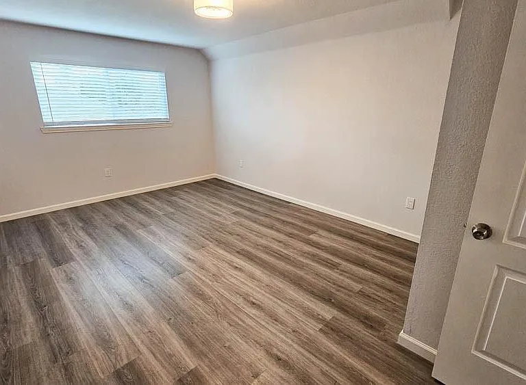 9327 Leader St — Photo 17