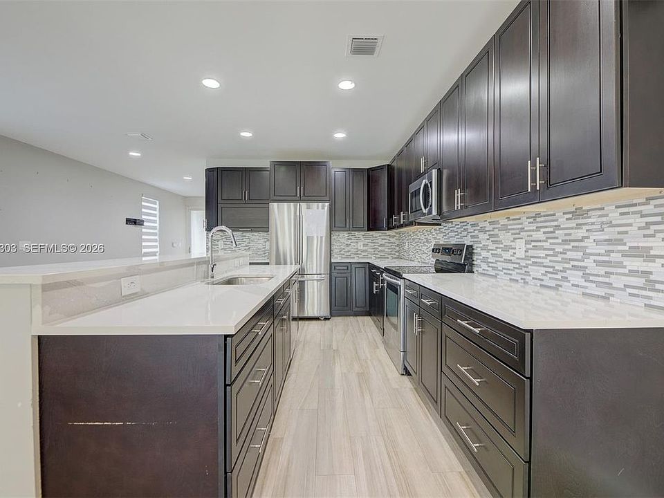 1st image of 619 SW 17th St #619
