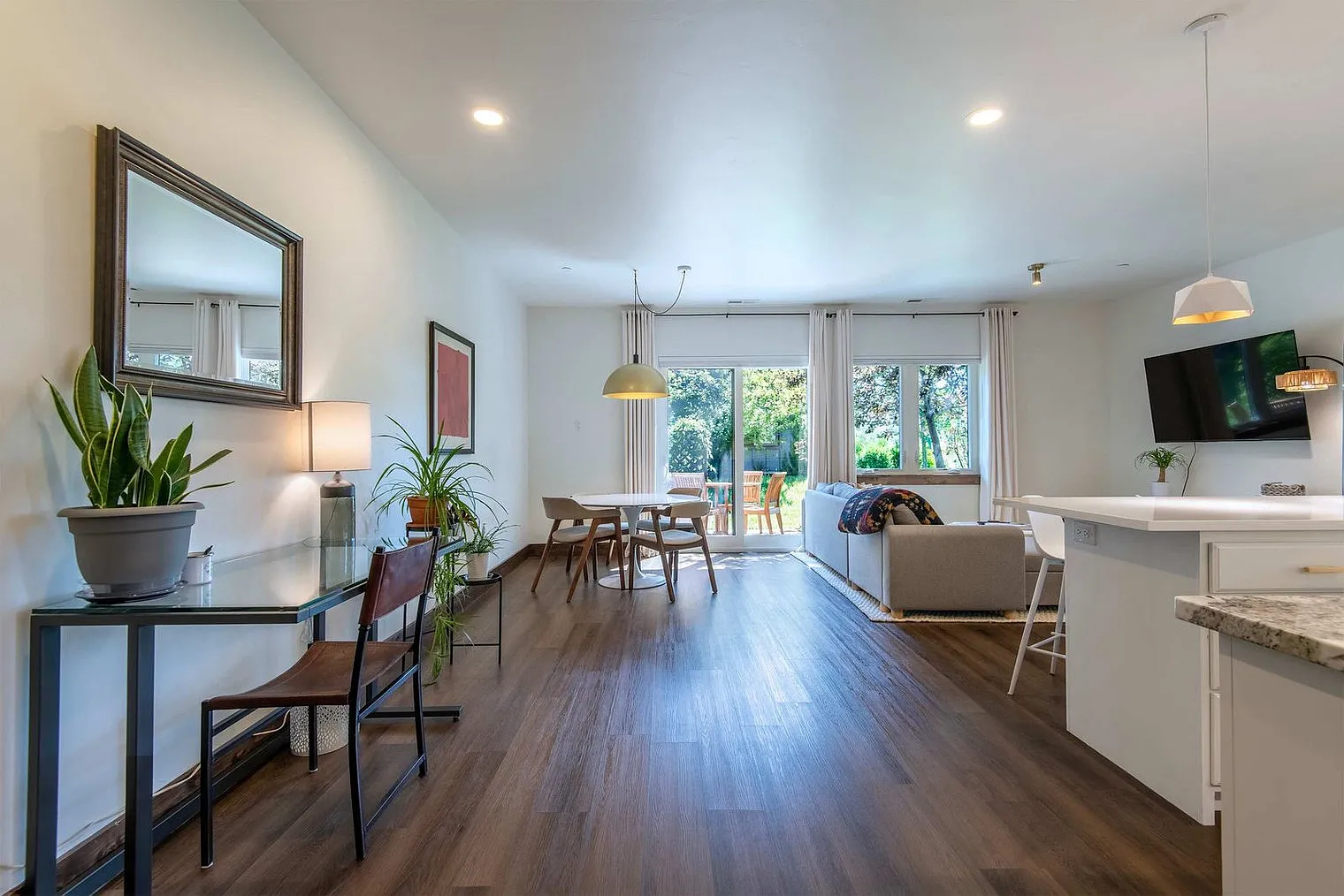 2 bed, 2.0 bath, 1388 sqft, $6,092 — Photo 2