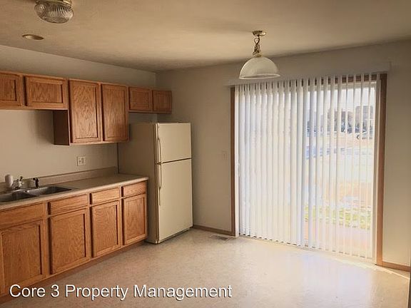 3rd image of 28 Fetzer Ct APT 09