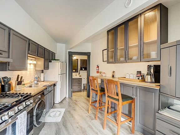 5th image of 2607 N Maryland Ave #1