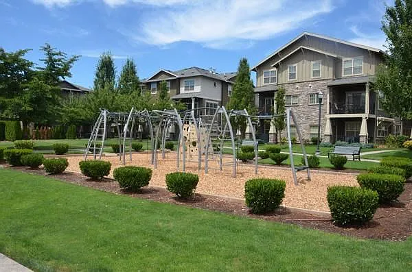 2 bed, 772 sqft, $1,495 — Photo 1