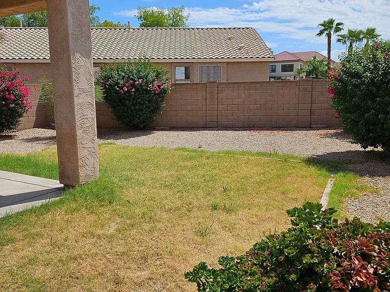931 E Sherri Dr — Photo 20