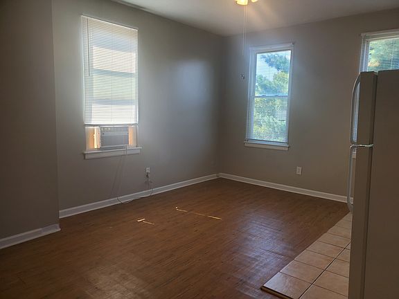 4th image of 133 W Walnut St Unit 4