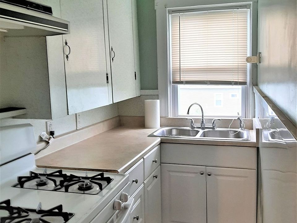 1st image of 301 Illinois St Unit 3
