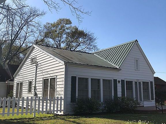 5th image of 110 Henley Perry Dr