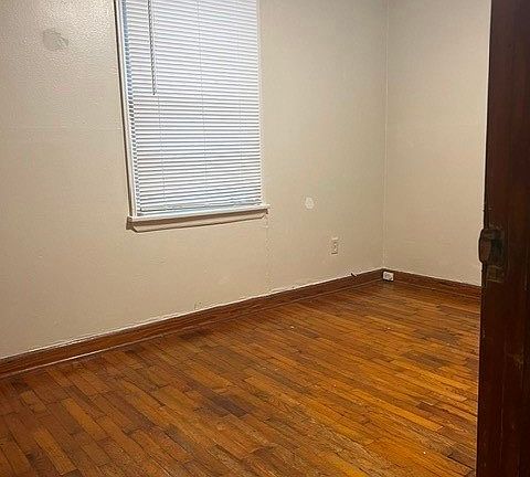 3rd image of 10 Elm St