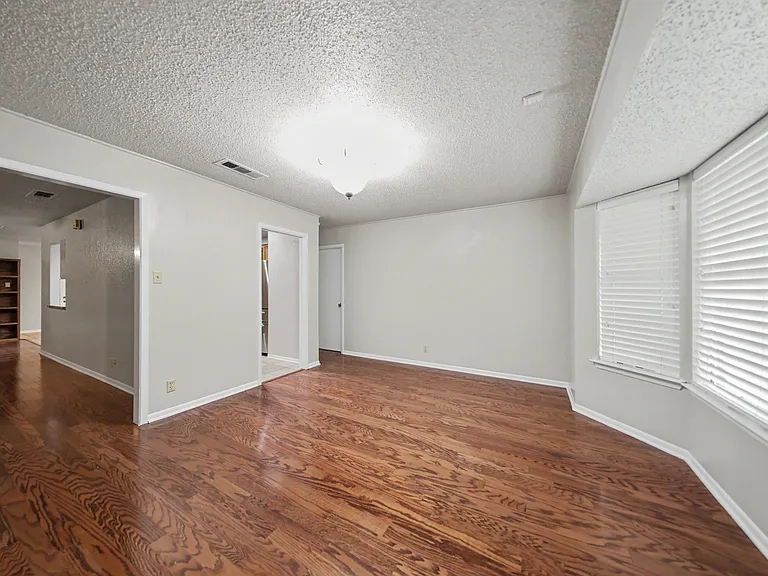 2433 Canyon Creek Dr — Photo 12