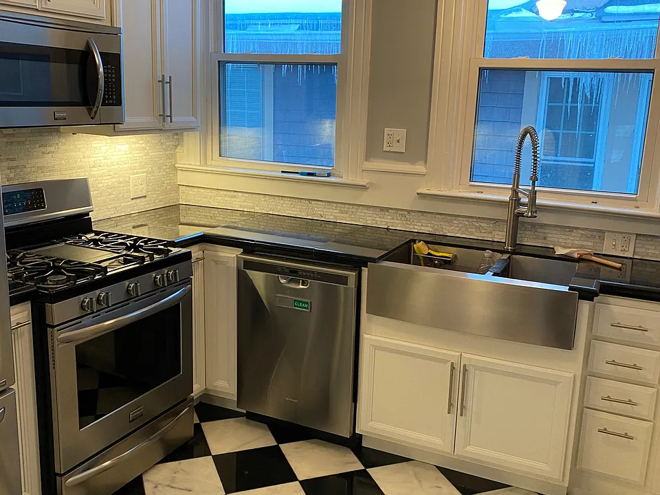 304 Bedford Ave #2