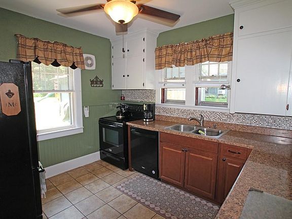 5th image of 585 Holley St
