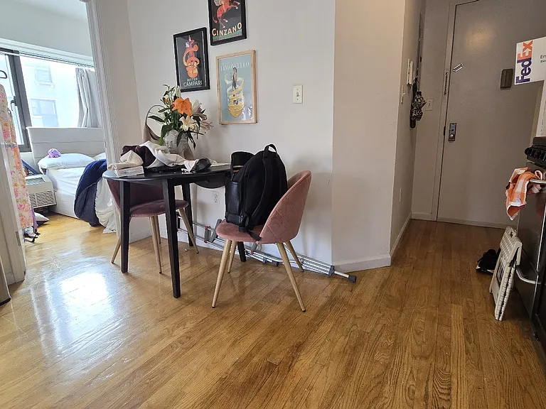 351 E 13th St #4 — Photo 4