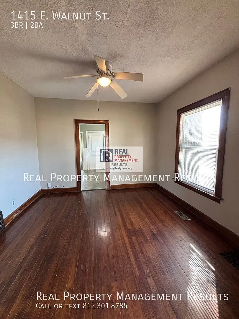 Charming Home with Porch Swing & Modern Conveniences — Photo 4