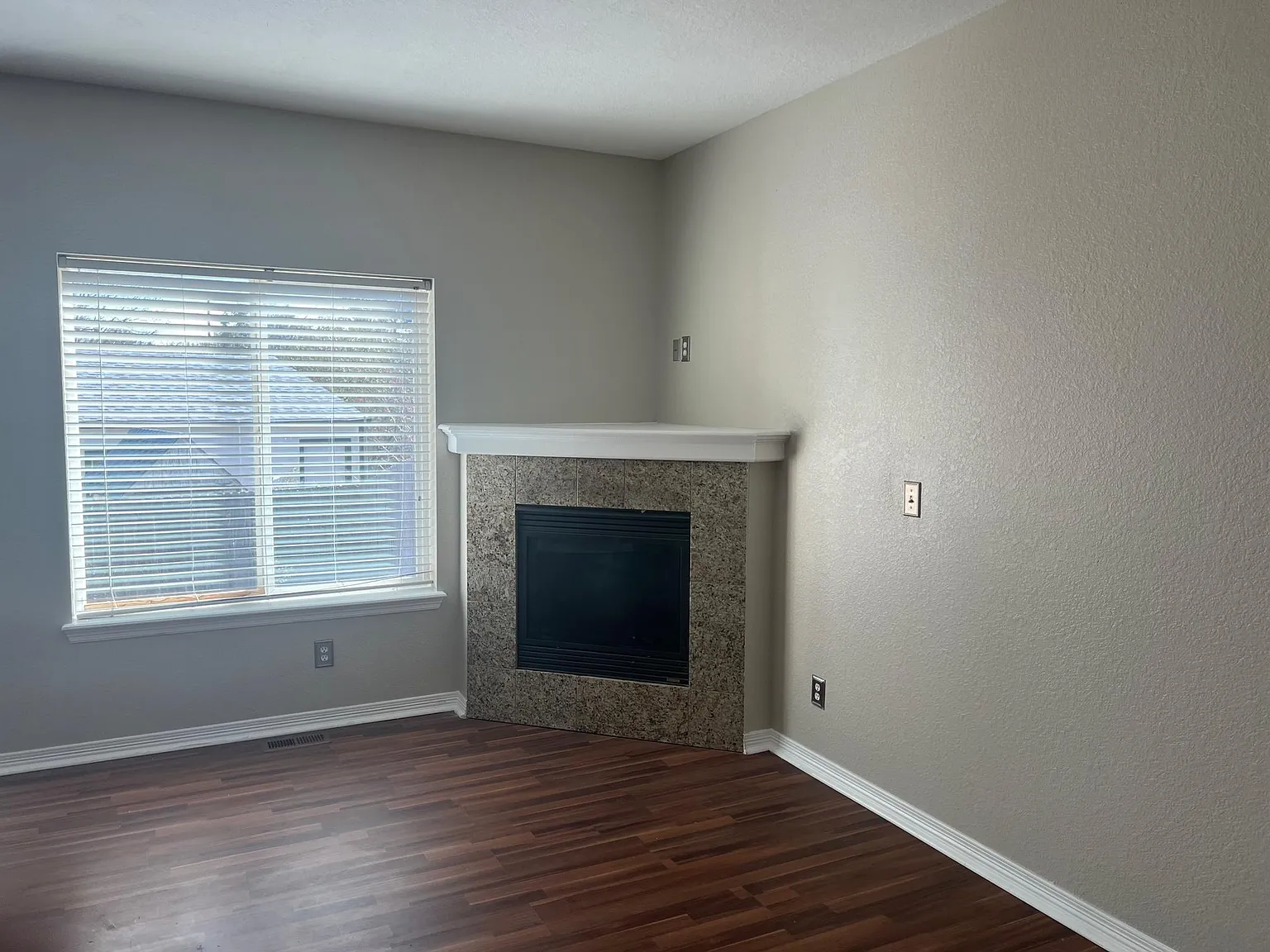 3 bed, 2292 sqft, $3,250 — Photo 3