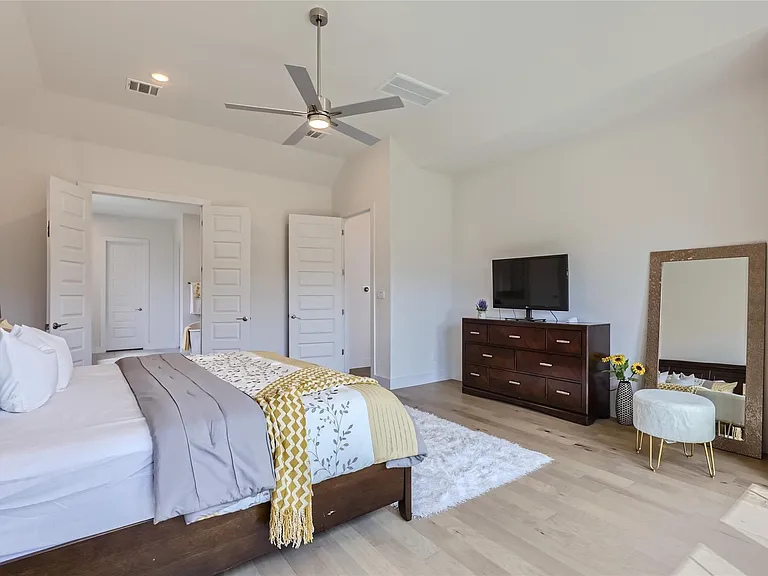 704 Palamos Dr — Photo 18