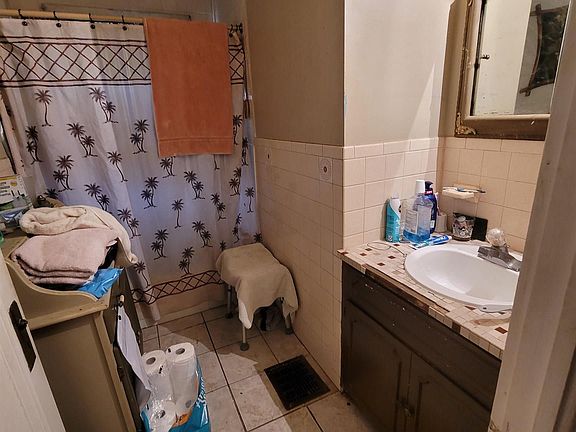 3rd image of 516 E 12th St