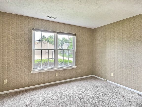 5th image of 404 E Quail Wood Ln