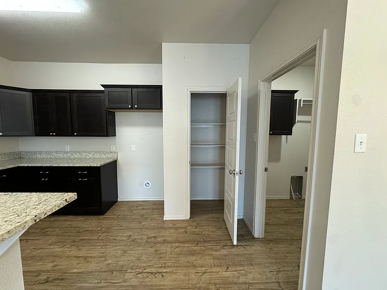 11824 Evanston Ave — Photo 9