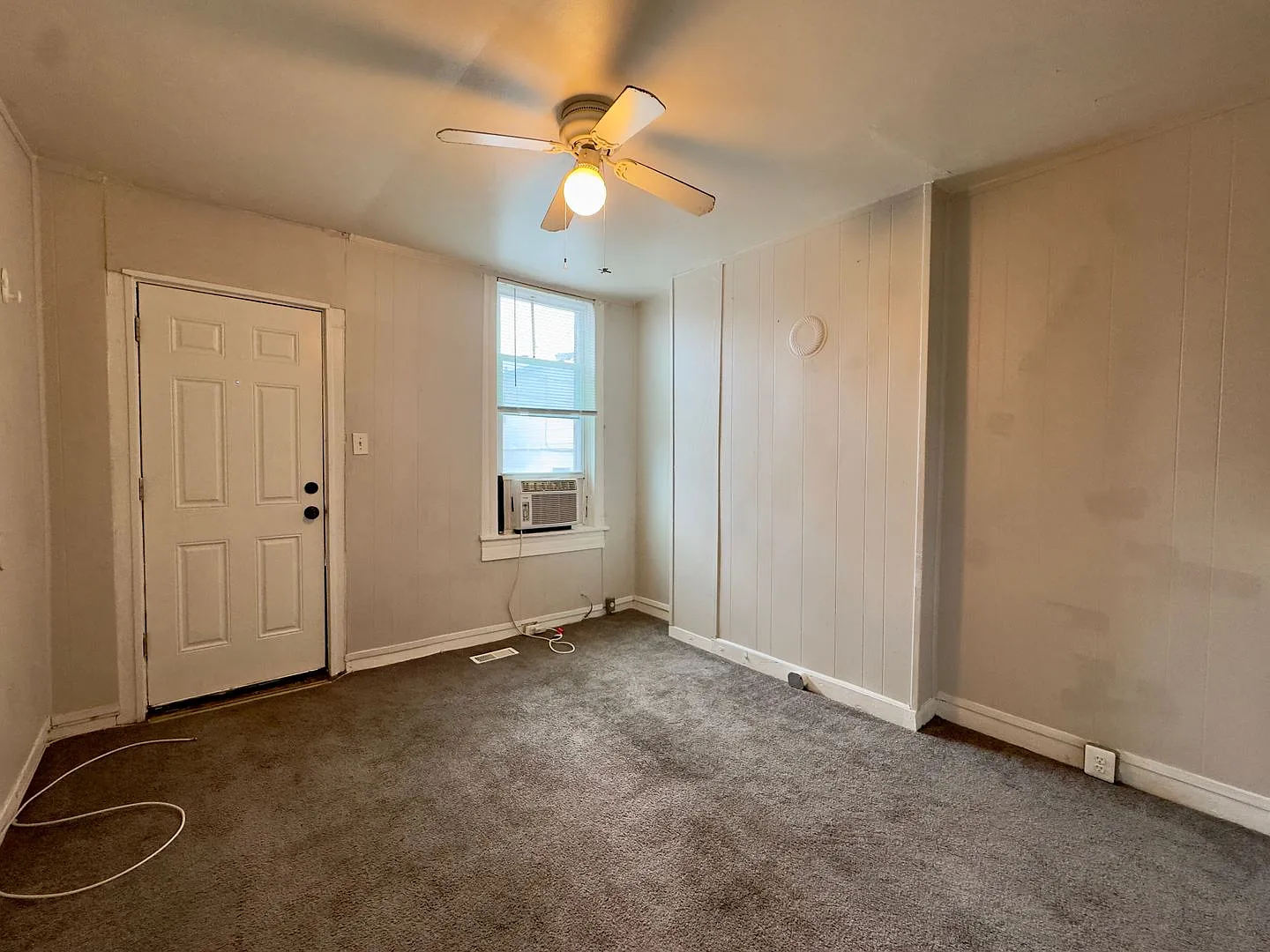 Charming 2BD/2BA Townhome in Butcher's Hill, Baltimore, MD! — Photo 2