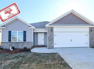 212 Laurel Woods Dr, Warner Robins, GA 31088
