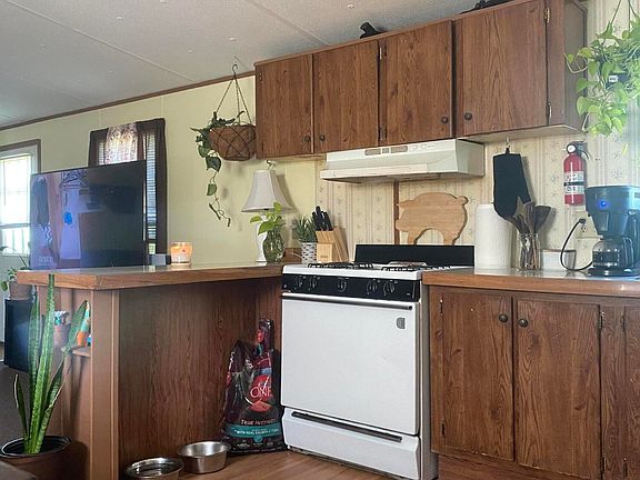 3rd image of 16 Mockingbird Drive