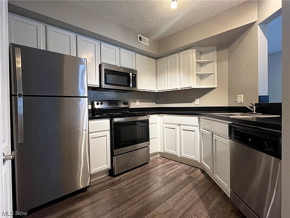 2nd image of 332 Village Pointe Dr #5