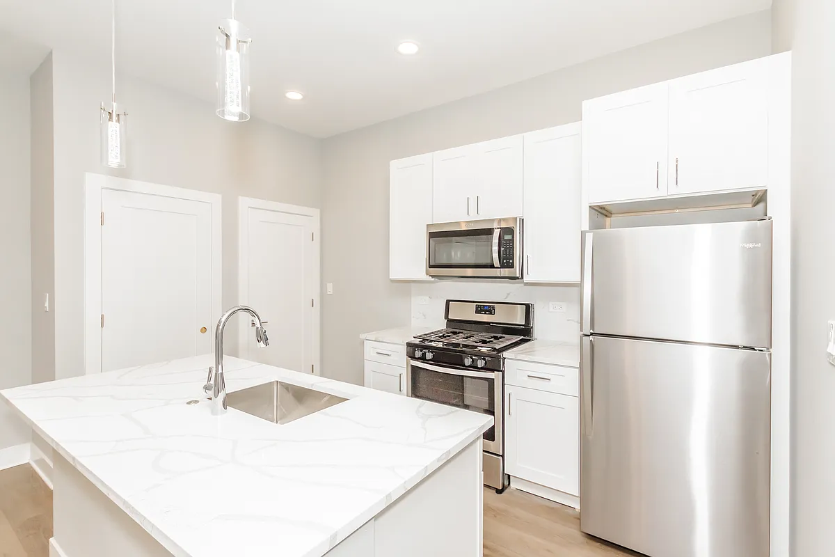 Building Photo - 1319 W Cullerton St #1R