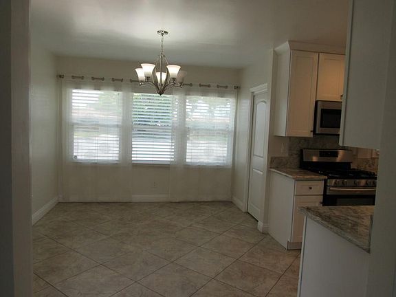 4th image of 1025 W Pine St